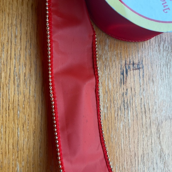 Red velvet bow ribbon - Picture 4 of 6